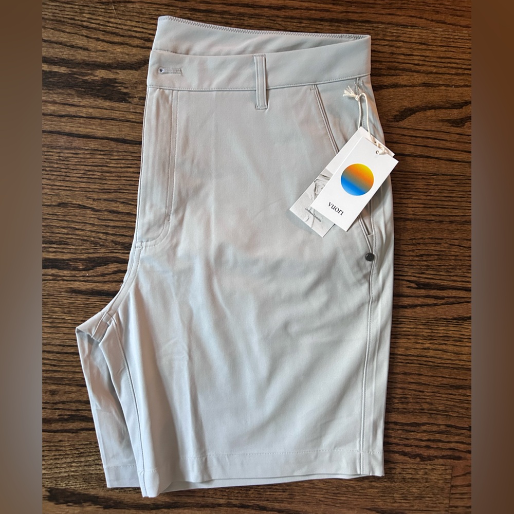 Vuori Men’s khaki shorts. Brand New with tags